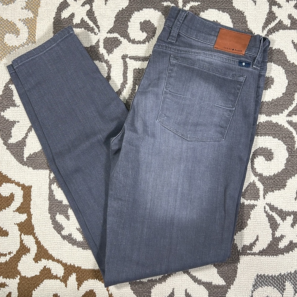 Lucky Brand, grey Charlie Skinny jeans in size 6/28